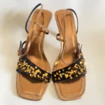 Sandales dorées avec ornements en sequins