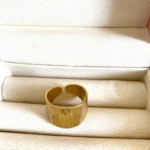 bague texturisée dorée